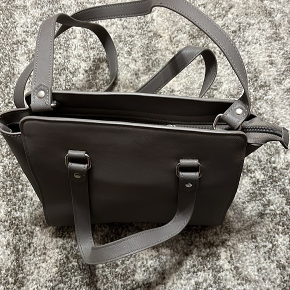 Practically new cross body bag in gray. - Picture 3 of 4